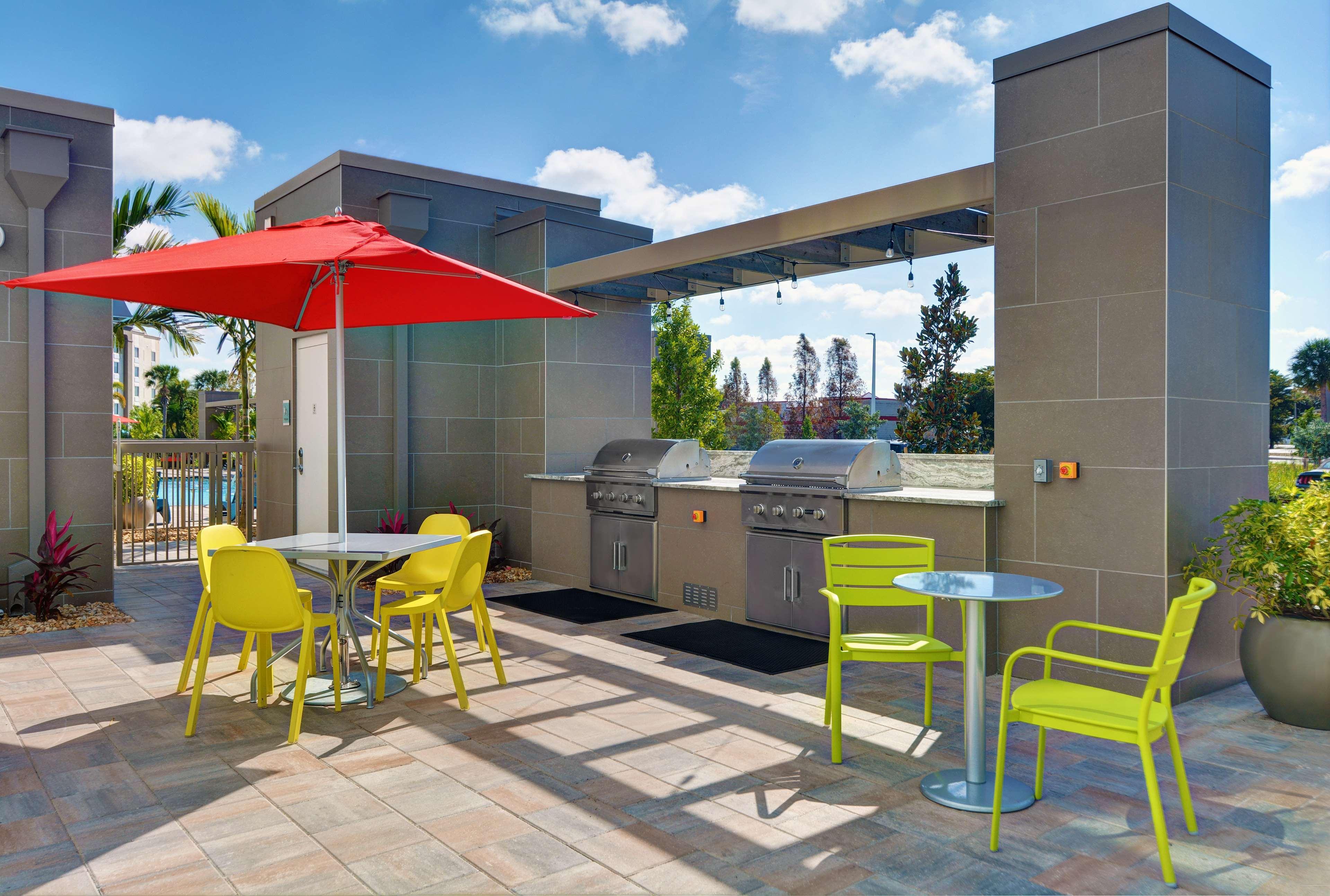 Home2 Suites By Hilton Fort Myers Colonial Blvd Exterior photo
